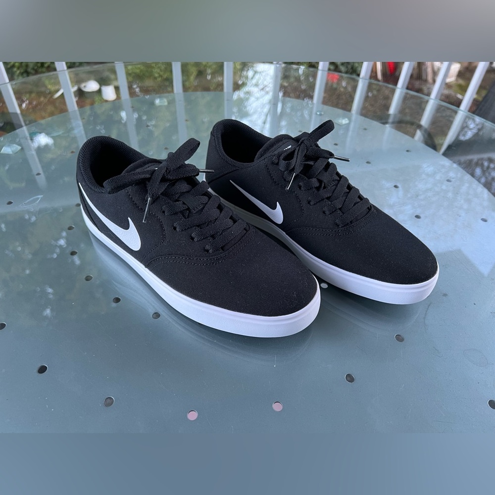 New Men Nike Sneakers Sz M 7.5
